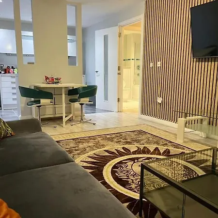 *lux Cosy 2 Bedroom With Parking, Balcony* Apartamento